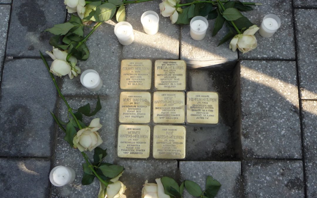 Schüler der KKS nehmen an der Aktion „Stolpersteine“ teil.