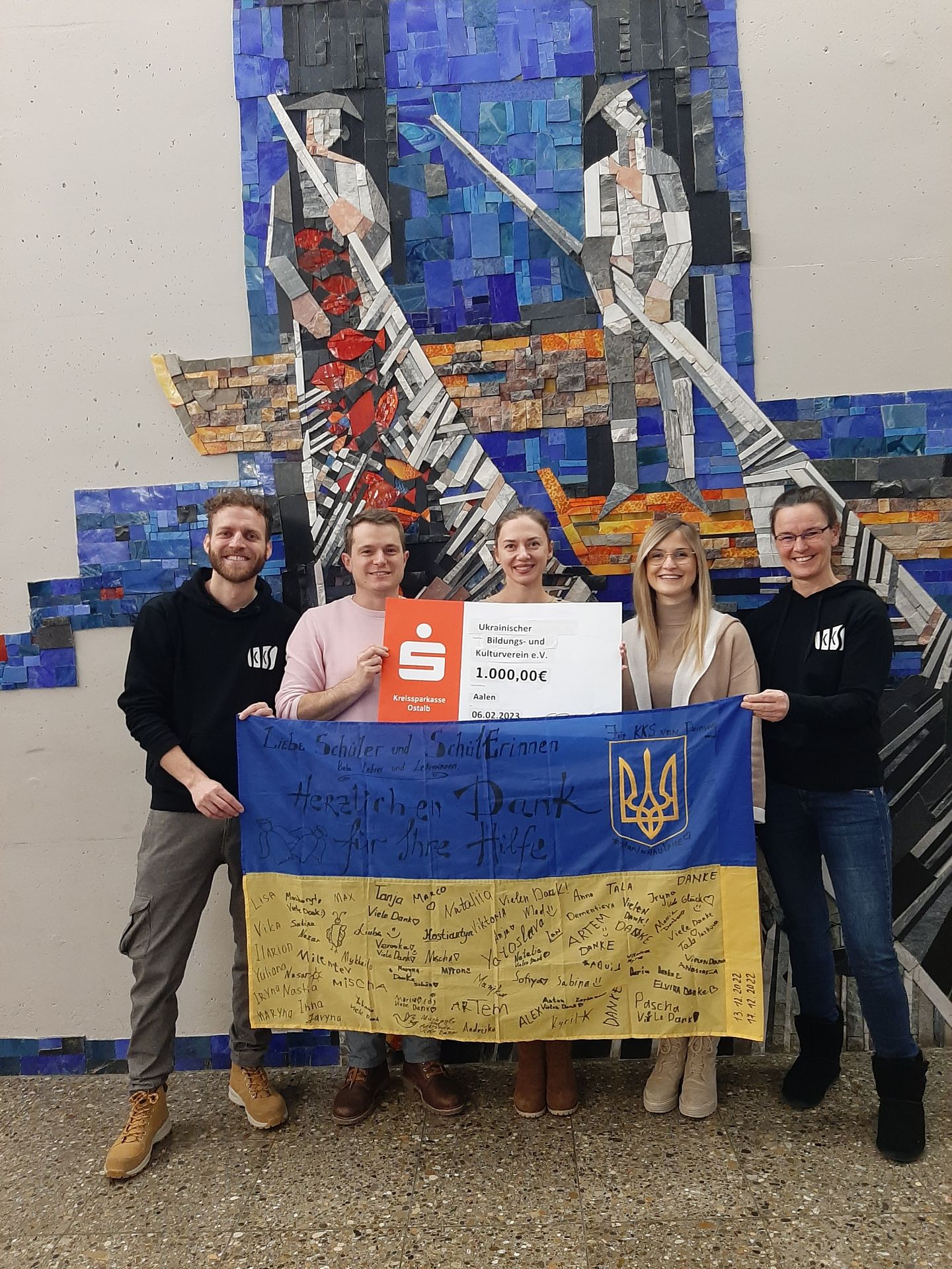 Spendenübergabe der KKS zugunsten der Ukrainehilfe - Karl-Kessler-Schule