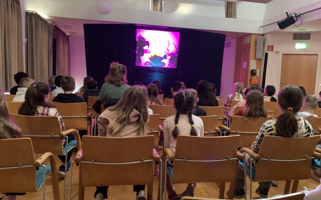 Schattentheater in der Stadtbücherei Wasseralfingen