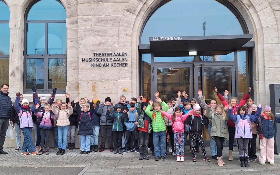 Ausflug ins Theater: Die Grundschulklassen besuchen „Pinocchio – oder: Die Wahrheit in dir“